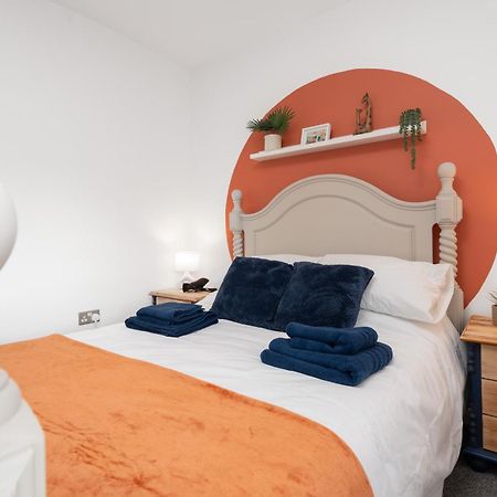Shawe House - 10 Minute Mcr Airport - Free Parking Villa Wythenshawe Oda fotoğraf
